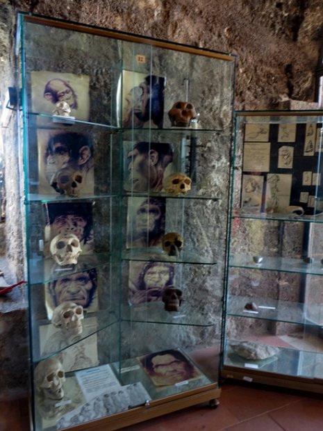 (83)  Aci Castello